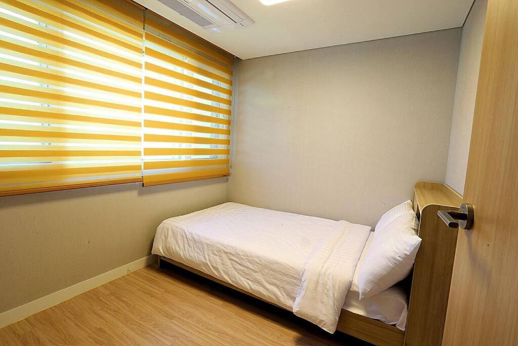 Coveted Palms Village Pension Jeju Exterior foto